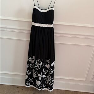 Chic Black and White Floral Midi Dress